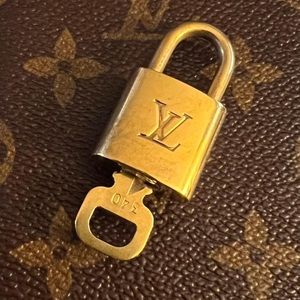 No 340 Padlock with one key.